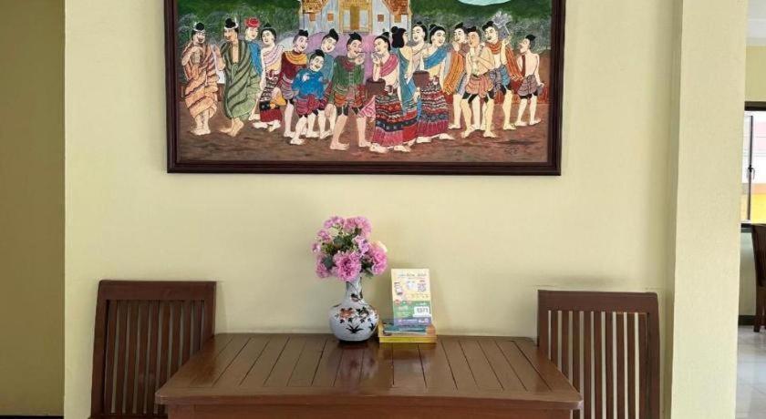 Ponburi Hotel Nan Exterior foto